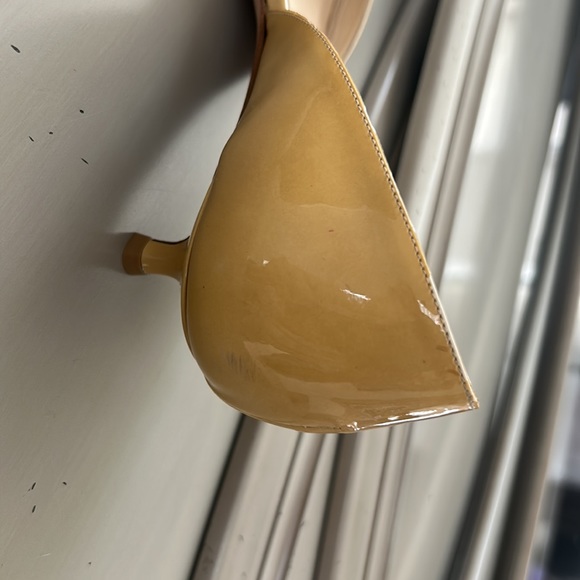 Jimmy Choo peakaboo gold patient pumps. Kitten heal. - Picture 3 of 9